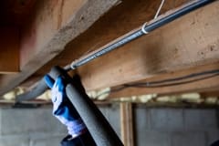 External heat trace cable on pipe with insulation